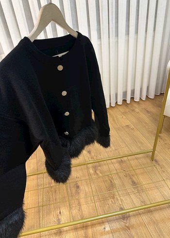 Zara Kürk Detaylı Siyah Kadın Hırka