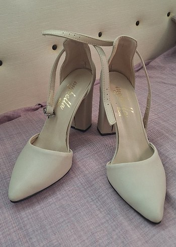 Zara Bej Süet Tokalı Kadın Topuklu Ayakkabı