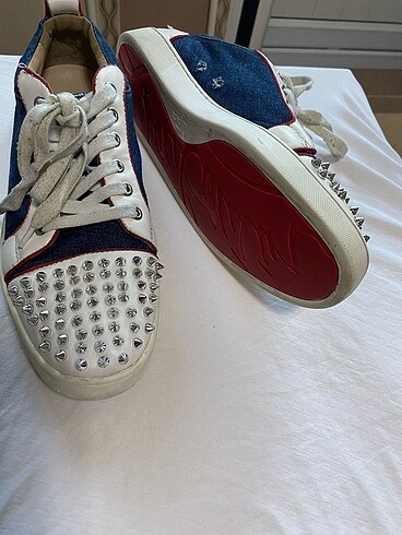 Christian Louboutin Az giyildi