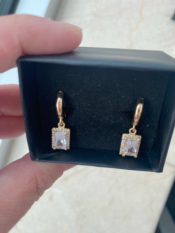 Altın Renkli Mini Kareli Küpeler - Görsel 2