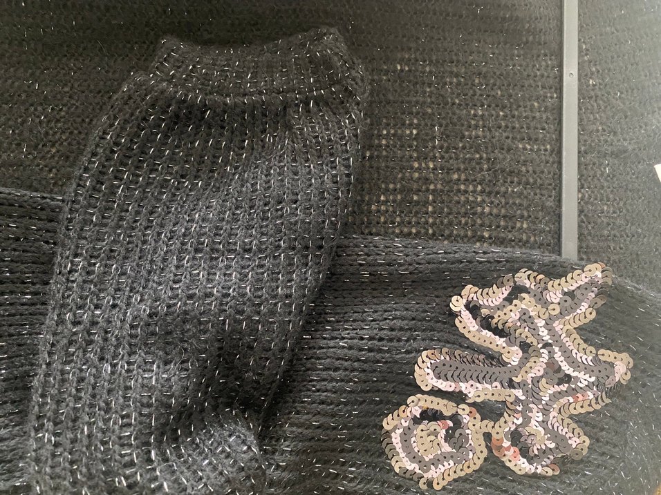 Nakış Detaylı Siyah Uzun Örgü Hırka - Görsel 4