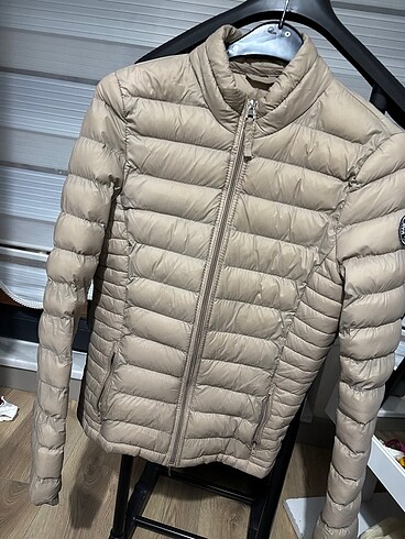 Bej mont