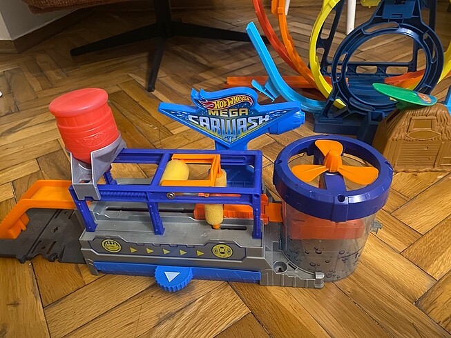Hot wheels araba yıkama istasyonu