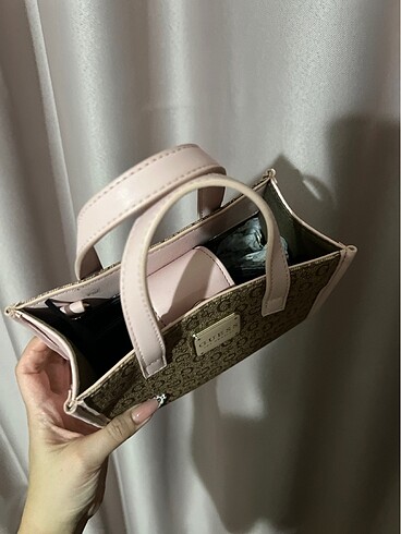 Guess Guess canta