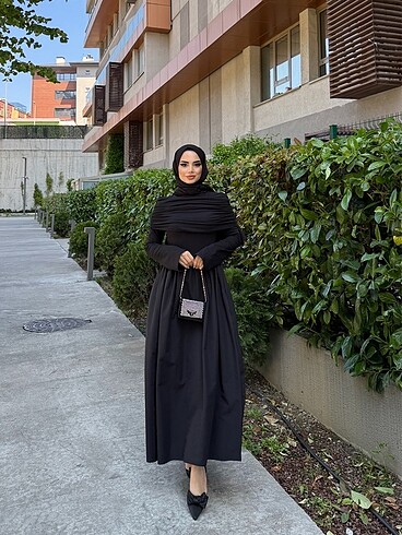 Yaka detaylı elbise