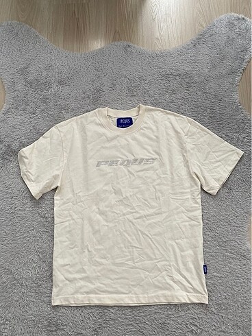 Pequs Tee