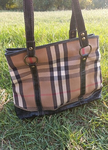 Burberry Bayan kol çantasi