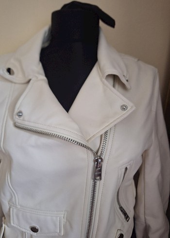 Beyaz Kemerli Kısa Deri Biker Ceket - Görsel 2