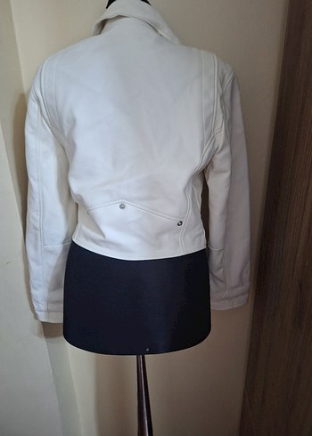 Beyaz Kemerli Kısa Deri Biker Ceket - Görsel 5