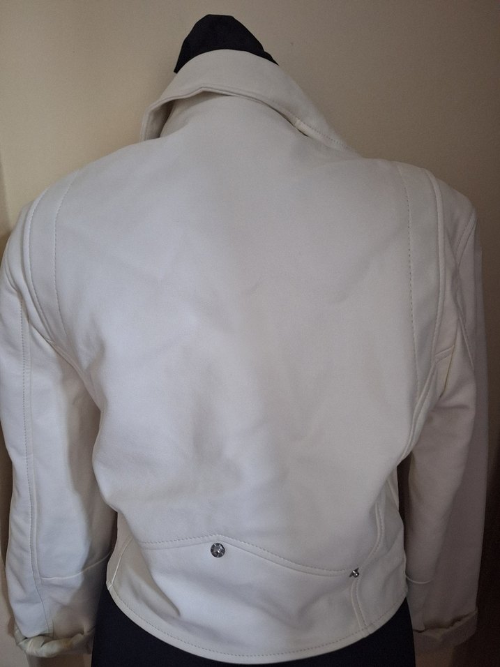 Beyaz Kemerli Kısa Deri Biker Ceket - Görsel 4