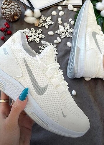 Nike Nike Beyaz spor ayakkabı 