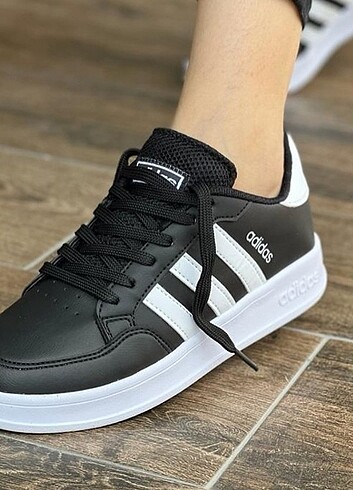 Adidas spor ayakkabı 