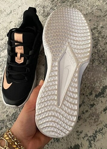 38,5 Beden Nike Bayan Spor Ayakkabı 