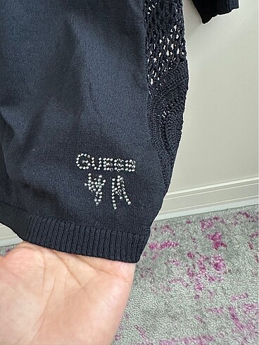 Guess Gues islemeli kazak