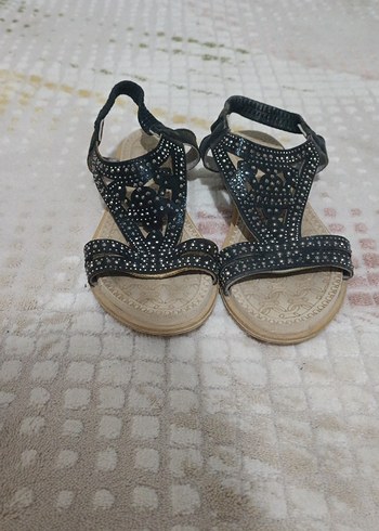 Siyah Parlak Yılan Desenli Dolgu Topuklu Sandalet