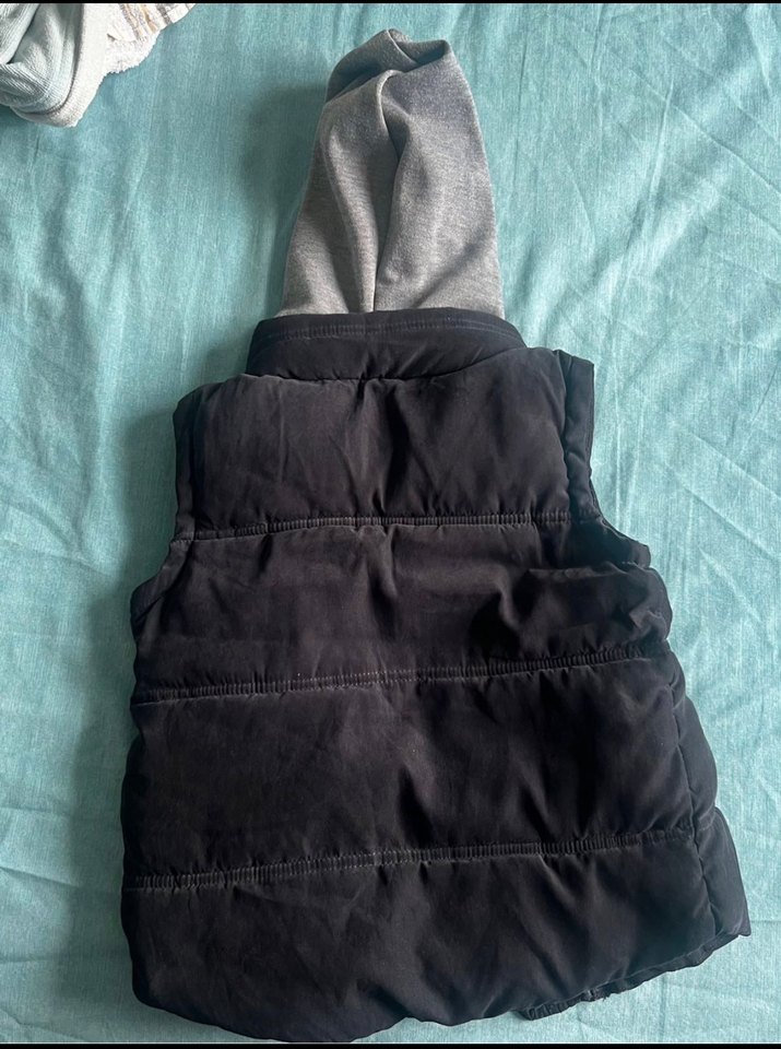 Erkek Çocuk Gri Kapüşonlu Fermuarlı Yelek - Görsel 4