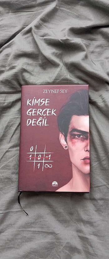 Kimse gerçek diğil zeynep sey