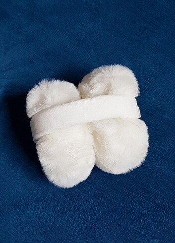  Beden Peluş kulaklık beyaz