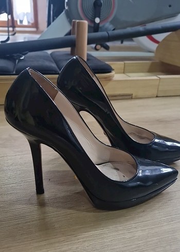 Prada orijinal Prada Parlak Siyah Rugan Stiletto Topuklu