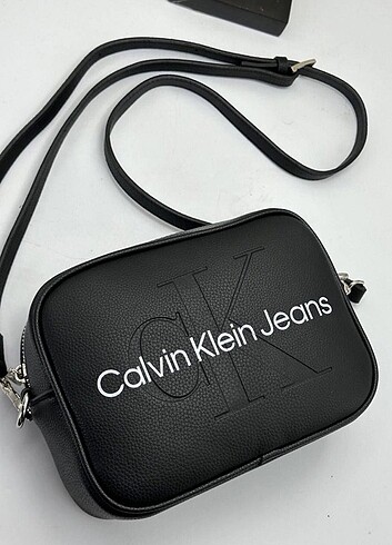 Calvin Klein Siyah askılı çanta 