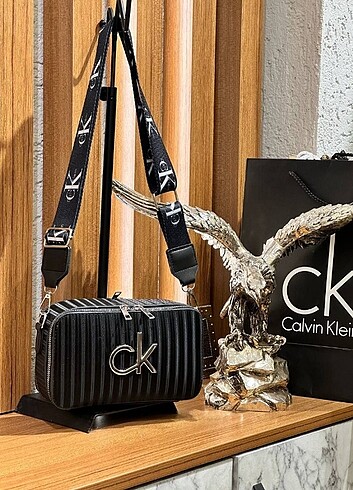 Calvin Klein Siyah askılı çanta 