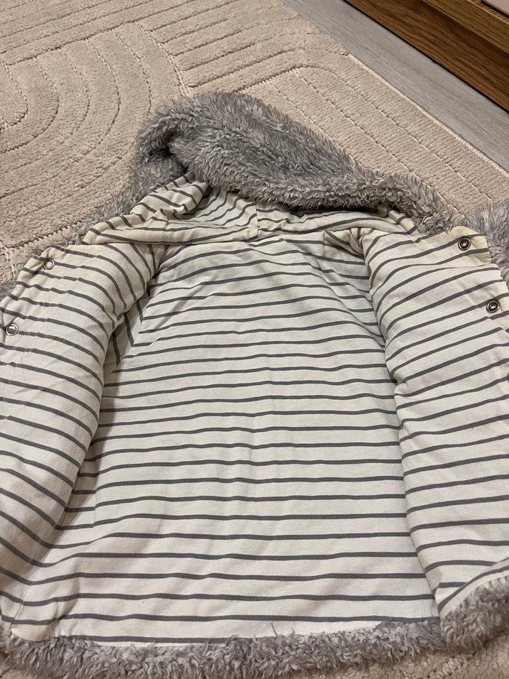 Kapüşonlu, Kürklü Erkek Çocuk Gri hirka - Görsel 3