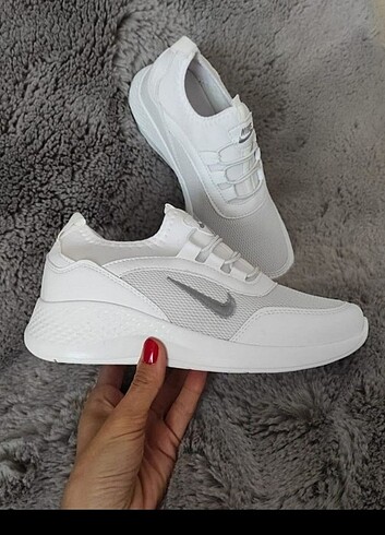 Nike Bayan Beyaz Spor Ayakkabı