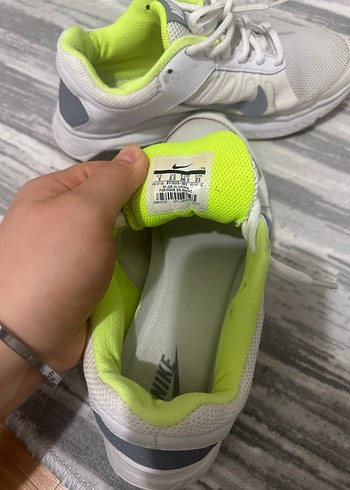 Beyaz Nike Bağcıklı Spor Ayakkabı - Görsel 4