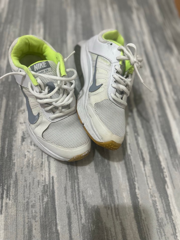 Beyaz Nike Bağcıklı Spor Ayakkabı - Görsel 2