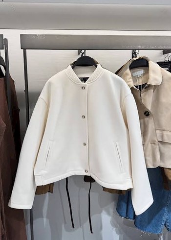 zara altın düğmeli bomber ceket - Görsel 4