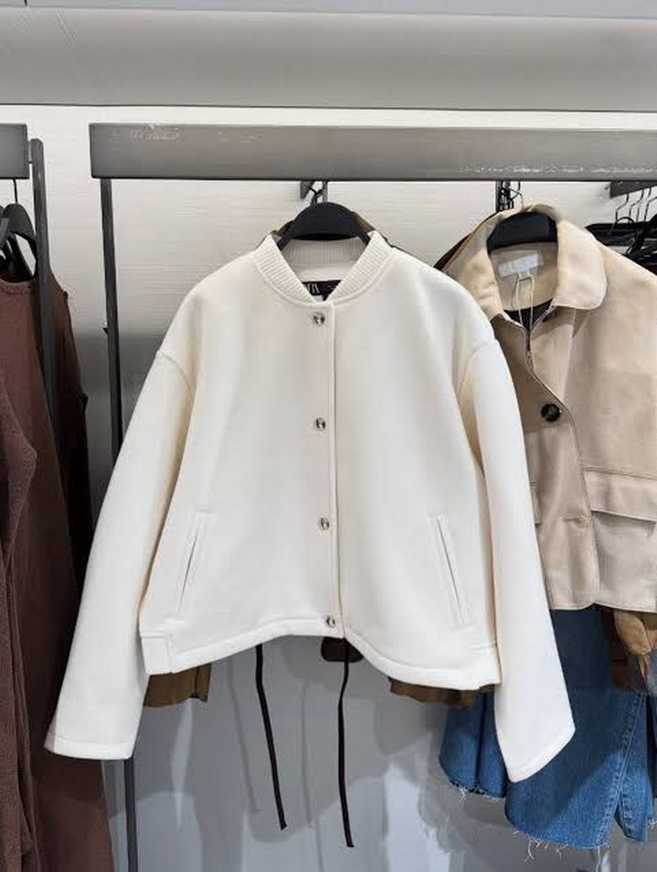 zara altın düğmeli bomber ceket - Görsel 4