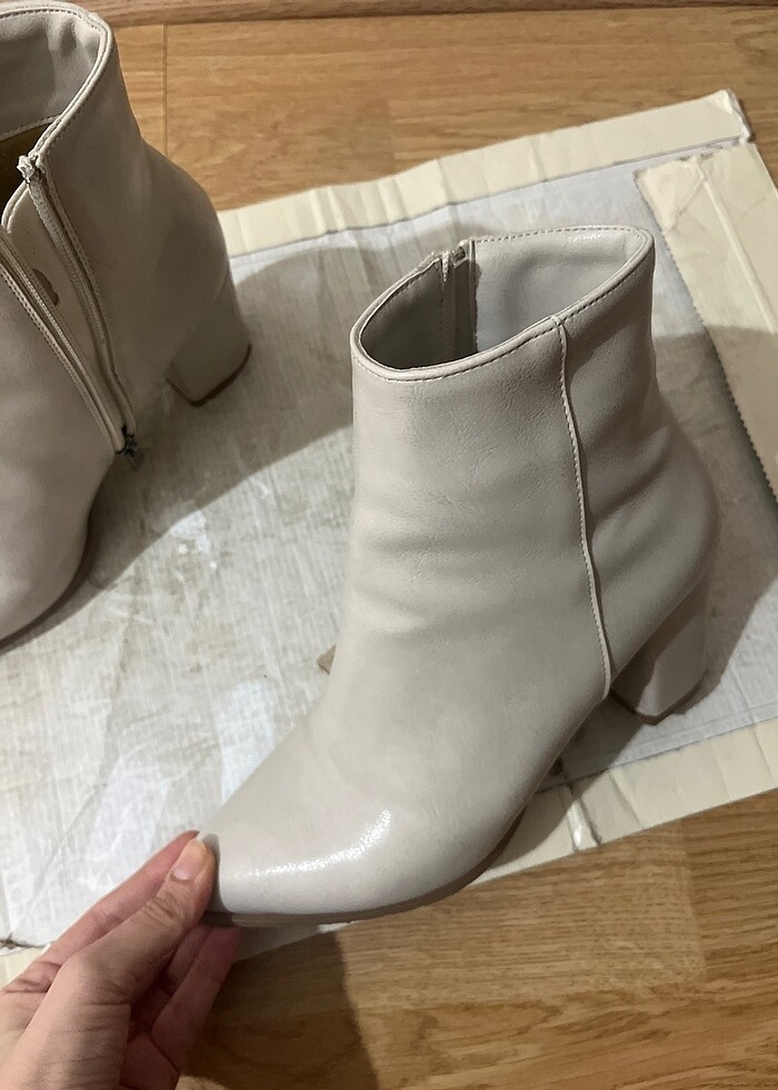 Krem topuklu bot - Görsel 3