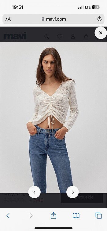 Mavi jeans delikli triko bluz