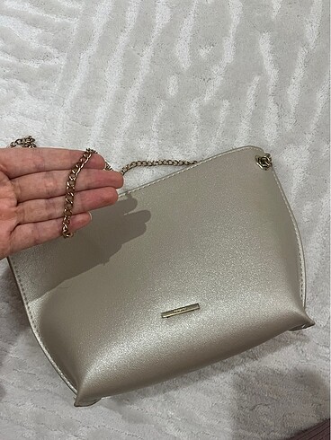 Gold zincirli bershka çanta