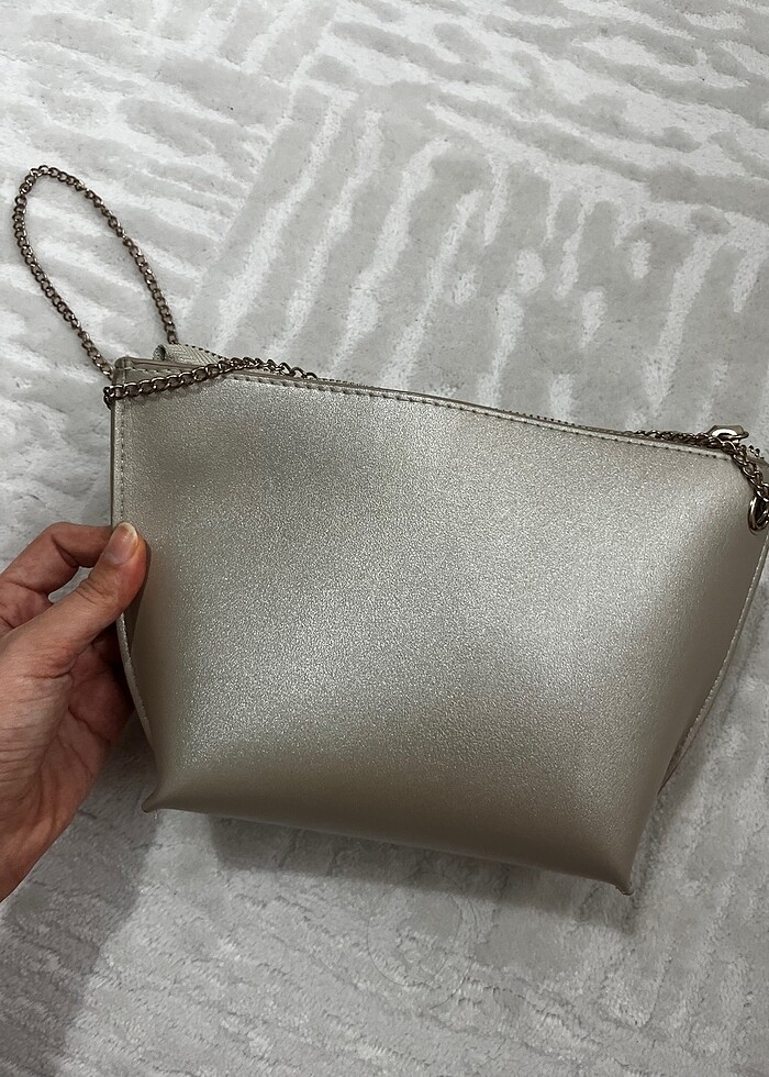 Gold zincirli bershka çanta - Görsel 3