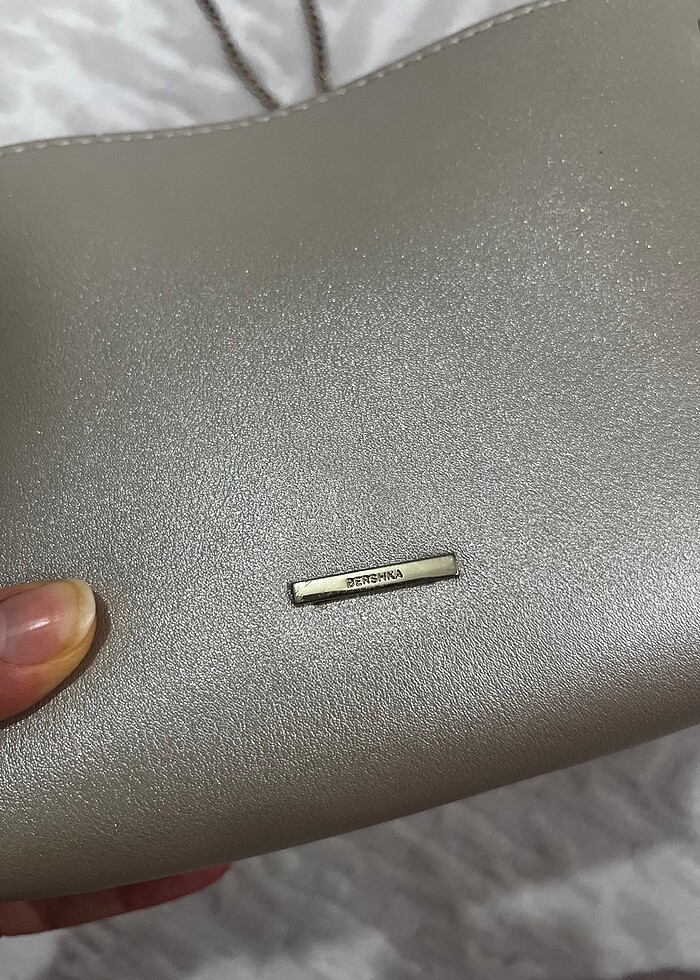 Gold zincirli bershka çanta - Görsel 4