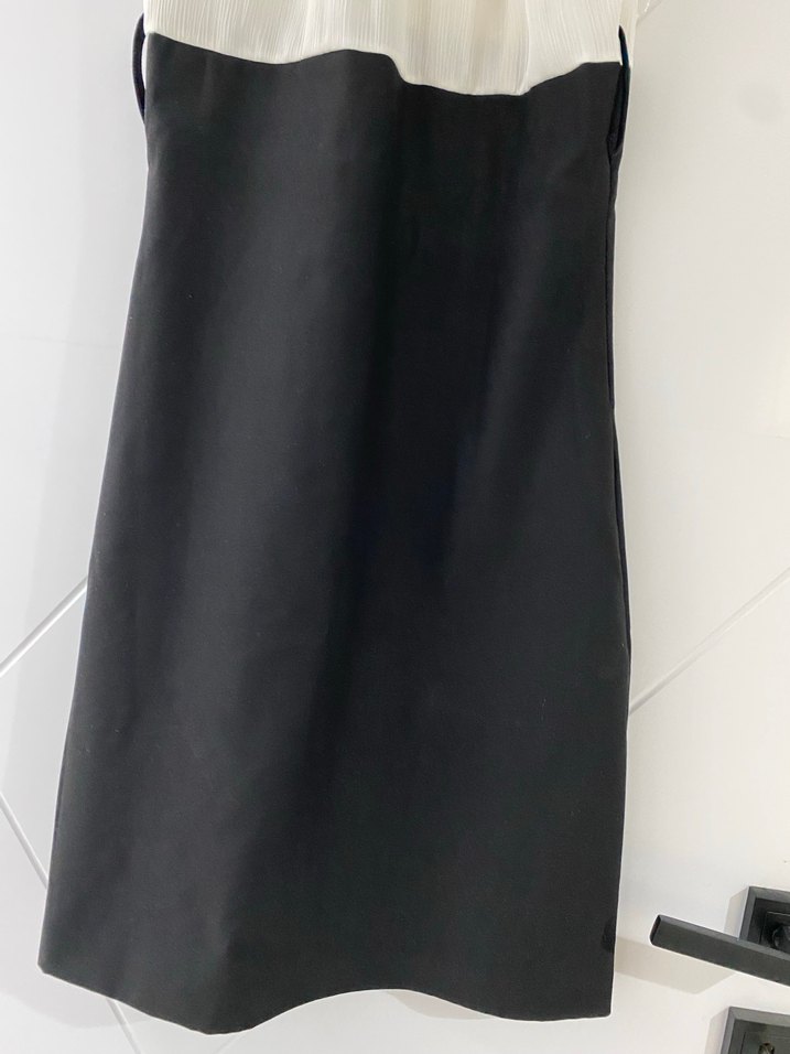 Yüksek Yakalı Pilili Siyah Beyaz Midi Elbise - Görsel 3