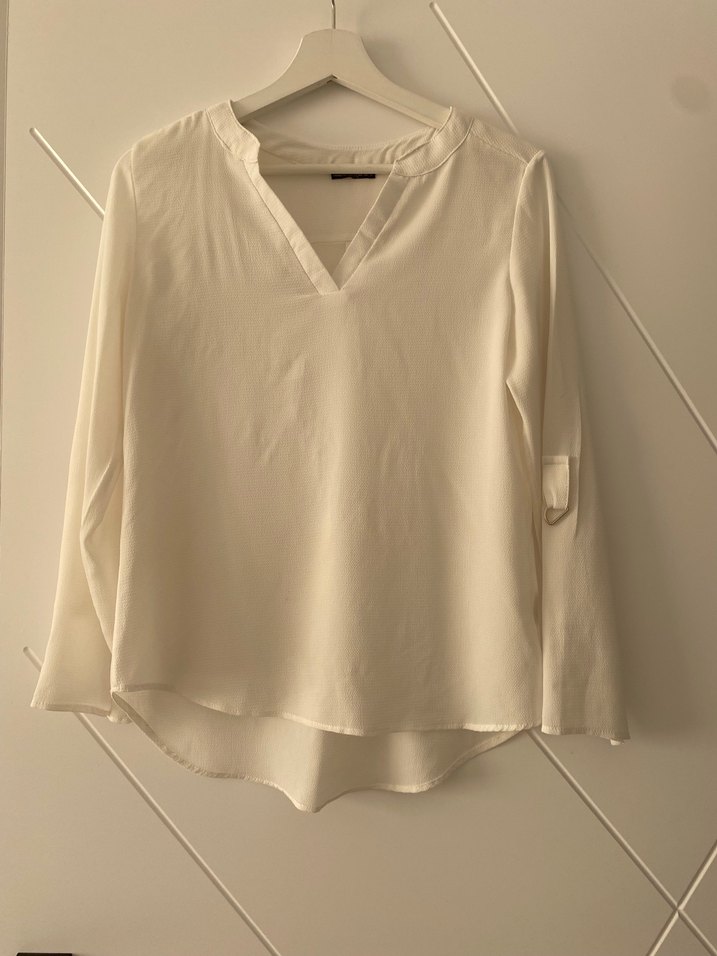 V Yaka Beyaz Uzun Kollu Kadın Gömlek - Görsel 3