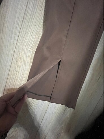 Diğer Paça yırtmaçlı pantolon