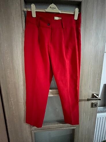 Kırmızı pantolon