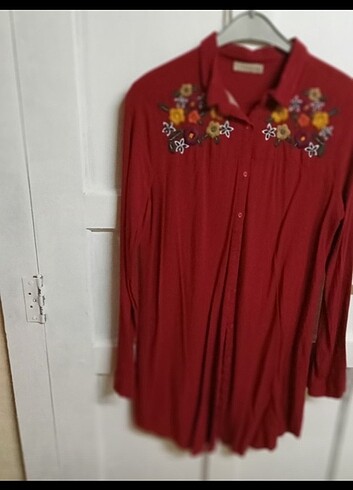 Yeni giyilmemis tunik gömlek