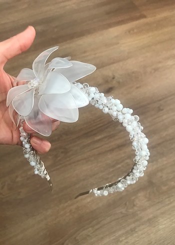 Büyük çiçek detaylı kristal taç - Görsel 7