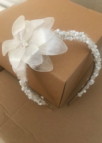 Büyük çiçek detaylı kristal taç - Görsel 11