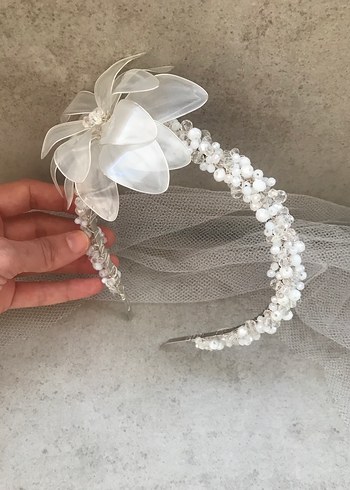 Büyük çiçek detaylı kristal taç - Görsel 2