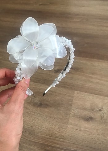 Büyük çiçek detaylı kristal taç - Görsel 5