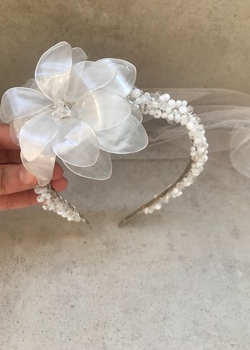 Büyük çiçek detaylı kristal taç - Görsel 3