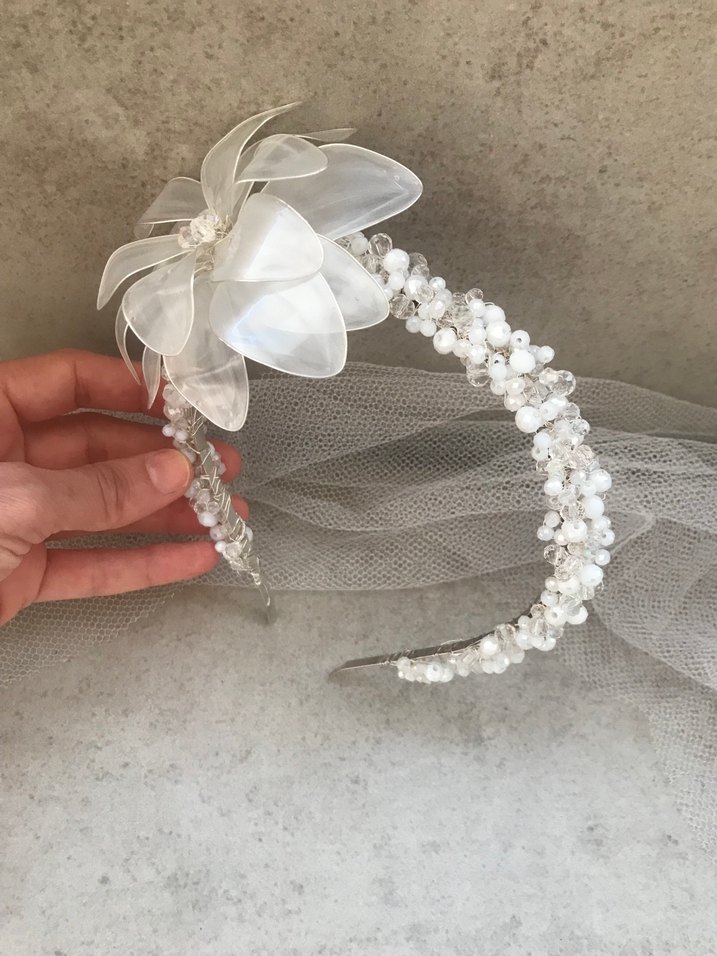 Büyük çiçek detaylı kristal taç - Görsel 2