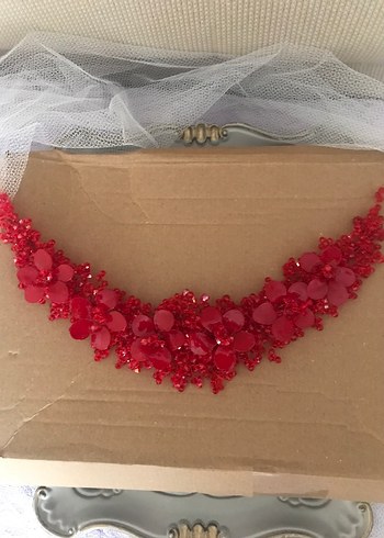 Kırmızı Kristal ve Sedef çiçekli Saç Aksesuarı