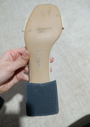 Beyaz Tokalı Blok Topuklu Kadın Ayakkabı - Görsel 5