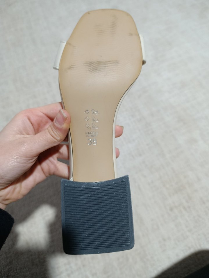 Beyaz Tokalı Blok Topuklu Kadın Ayakkabı - Görsel 5